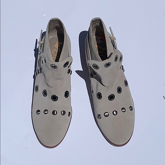 Sam Edelman Women’s Pedra Ankle Bootie Putty Suede - Picture 4 of 7